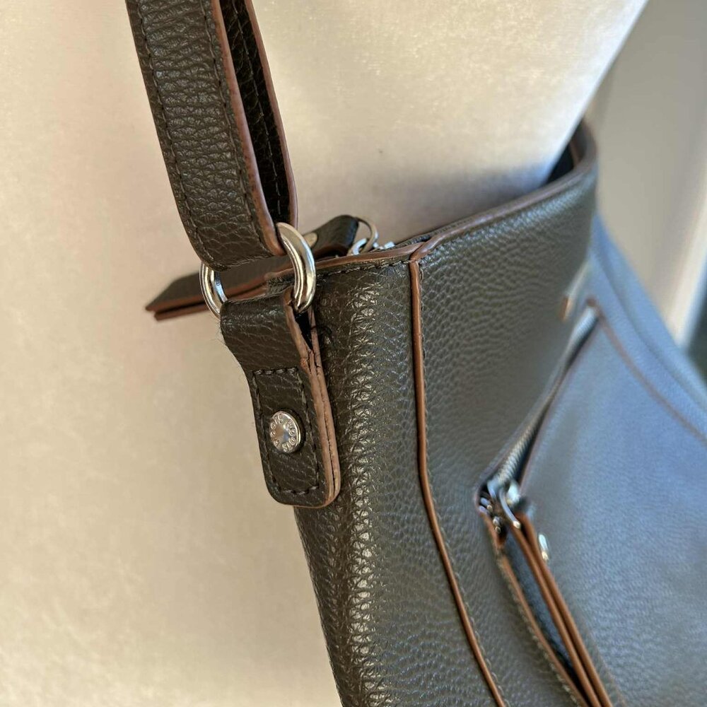 Roots Pebbled Olive-Brown Vegan Leather Shoulder/Crossbody Bag – US OS - Picture 4 of 7
